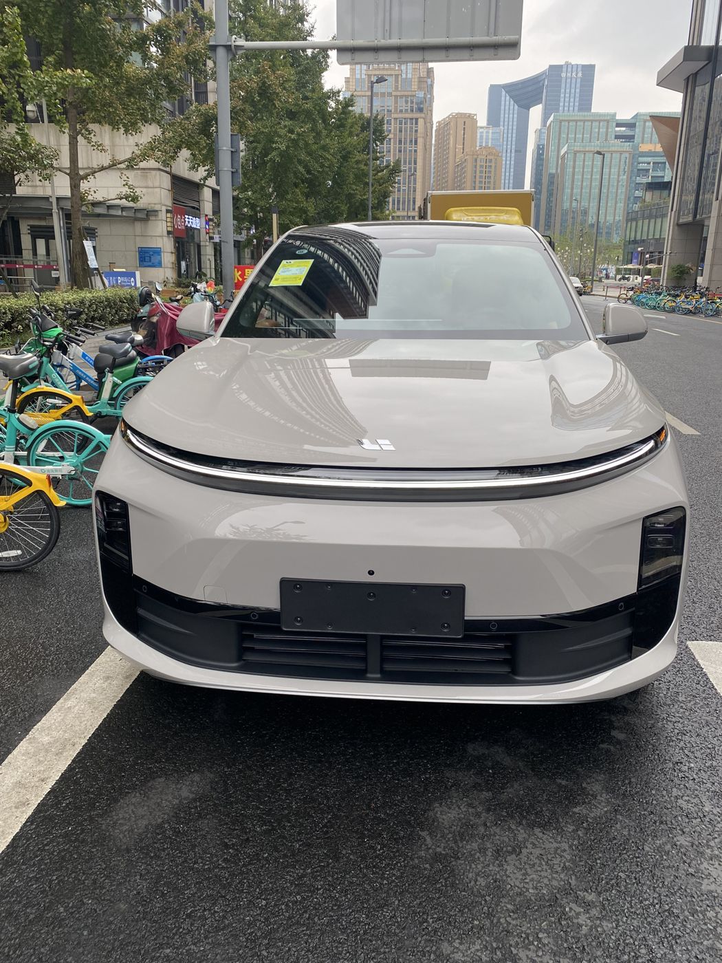 hb火博 MEGA 高压纯电 MPV