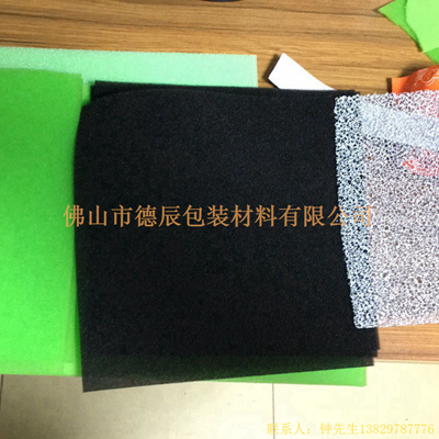 過濾海綿也稱網狀海綿，爆破海綿。聚氨酯過濾海綿由普通開孔軟泡高溫爆破開孔加工而成，爆破除掉了泡沫網絡之間原有的氣泡膜，得到了主體骨架網狀結構。
過濾海綿的空隙率高達97%，具有優(yōu)異的透氣性、良好的柔軟性和較高的機械強度。
