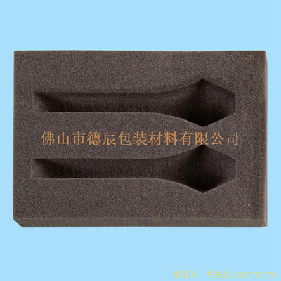 海綿內(nèi)托對(duì)各行各業(yè)產(chǎn)品起到絕緣、密封、防震、防塵、填充、隔音、固定，能夠保護(hù)包裝產(chǎn)品在運(yùn)輸過程中安然無恙，起到保護(hù)產(chǎn)品的一個(gè)作用，同時(shí)可以美化產(chǎn)品，提升產(chǎn)品檔次。