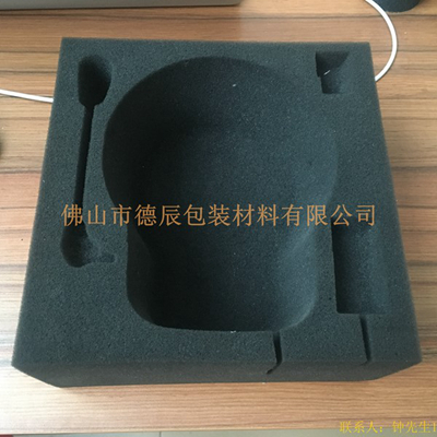 海綿內(nèi)托對(duì)各行各業(yè)產(chǎn)品起到絕緣、密封、防震、防塵、填充、隔音、固定，能夠保護(hù)包裝產(chǎn)品在運(yùn)輸過程中安然無恙，起到保護(hù)產(chǎn)品的一個(gè)作用，同時(shí)可以美化產(chǎn)品，提升產(chǎn)品檔次。