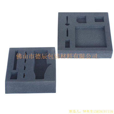 海綿內(nèi)托對(duì)各行各業(yè)產(chǎn)品起到絕緣、密封、防震、防塵、填充、隔音、固定，能夠保護(hù)包裝產(chǎn)品在運(yùn)輸過(guò)程中安然無(wú)恙，起到保護(hù)產(chǎn)品的一個(gè)作用，同時(shí)可以美化產(chǎn)品，提升產(chǎn)品檔次。