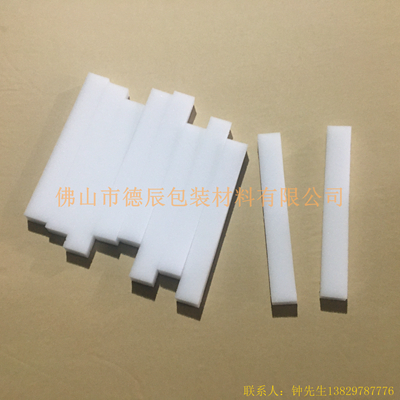 醫(yī)用防護面罩的海綿主要起到緩沖面部（主要是額頭）與PVC膠片的作用，起到密封的作用，因為海綿柔軟的特點，從而讓額頭與膠片完美的貼合，加上海綿柔軟與舒適性使得醫(yī)生在佩戴面罩的時候非常舒適。